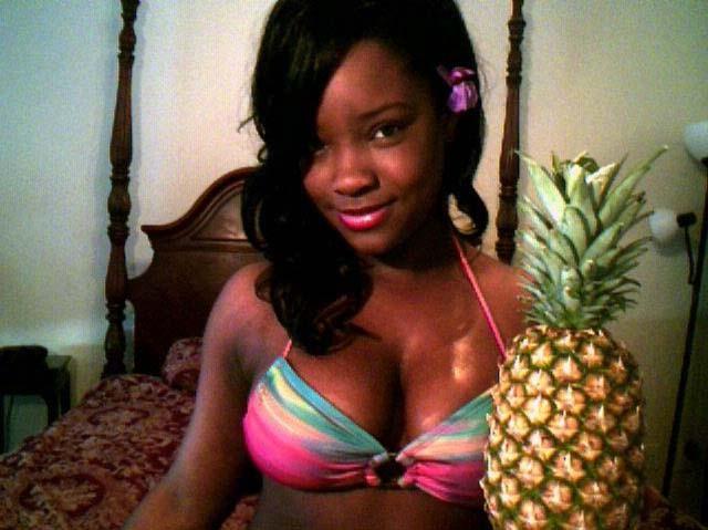 15P Ebony teen gfs posing for cell phone pics