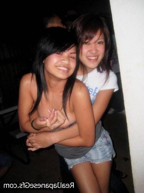 16P Real Japanese girlfriends secretly caught on film getting naked