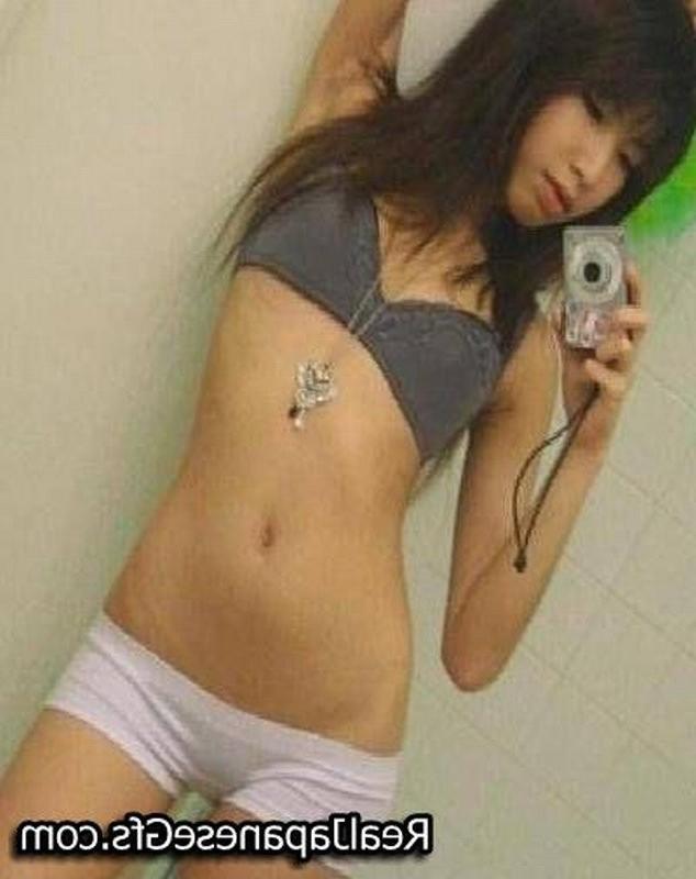 16P Real Japanese girlfriends secretly caught on film getting naked
