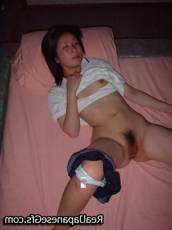 16P Real Japanese girlfriends secretly caught on film getting naked