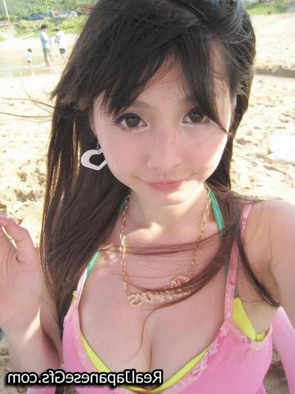 16P Real Japanese girlfriends secretly caught on film getting naked