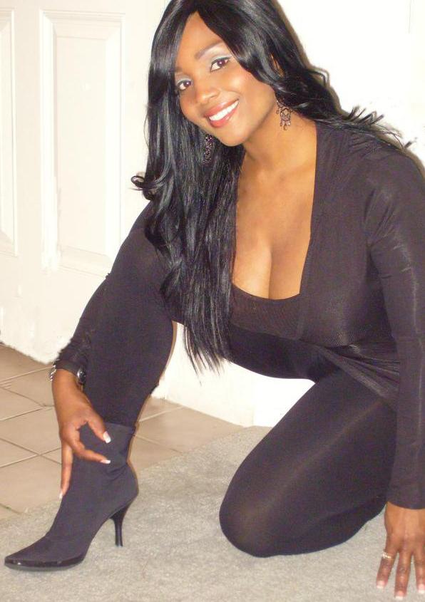 15P Ebony teen gfs posing for cell phone pics