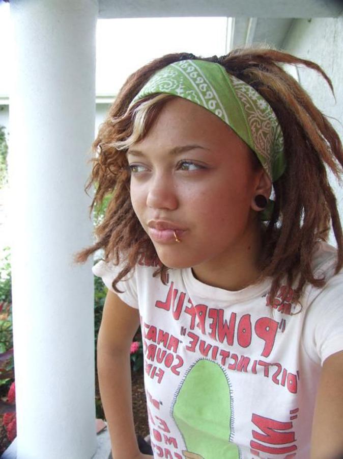 15P Ebony teen gfs posing for cell phone pics