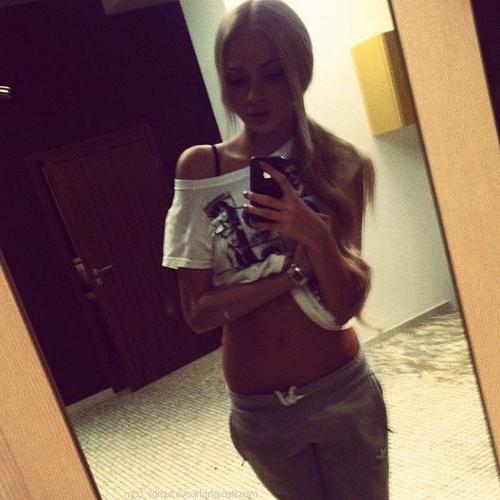 16P Self shot gfs are posing for cell phone camera gallery 2