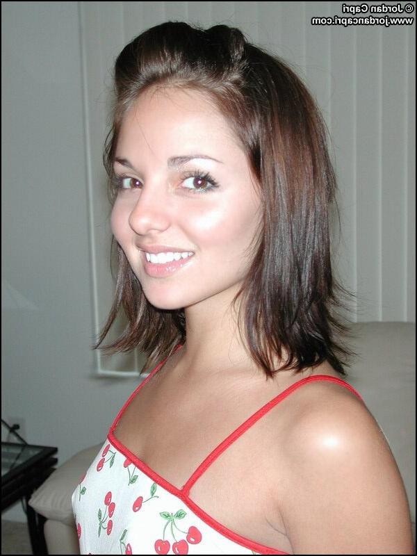 15P Jordan Capri reveals her perky boobs!
