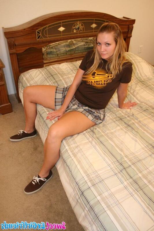 15P Lustful blonde exgirlfriend Angelina showing her pink snatch and bubble booty up