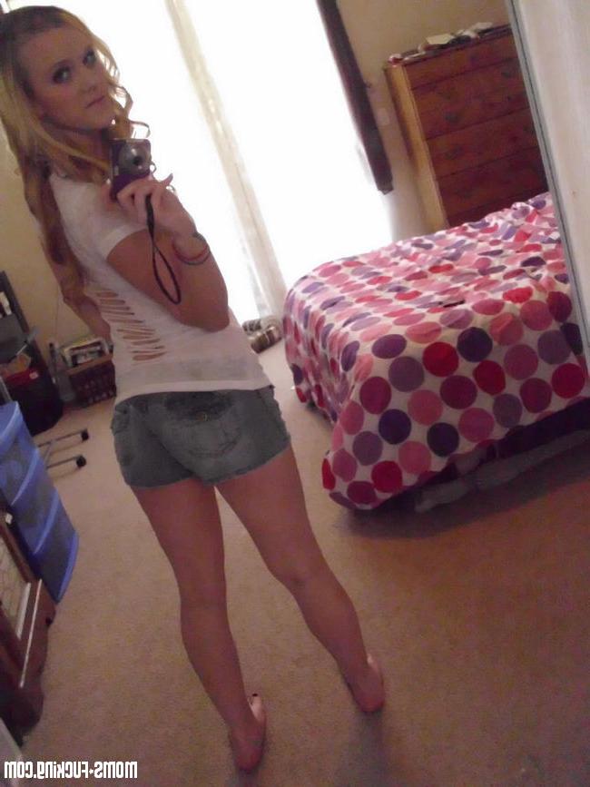6P Blonde ex girlfriends show tits and ass for the camera gallery 5
