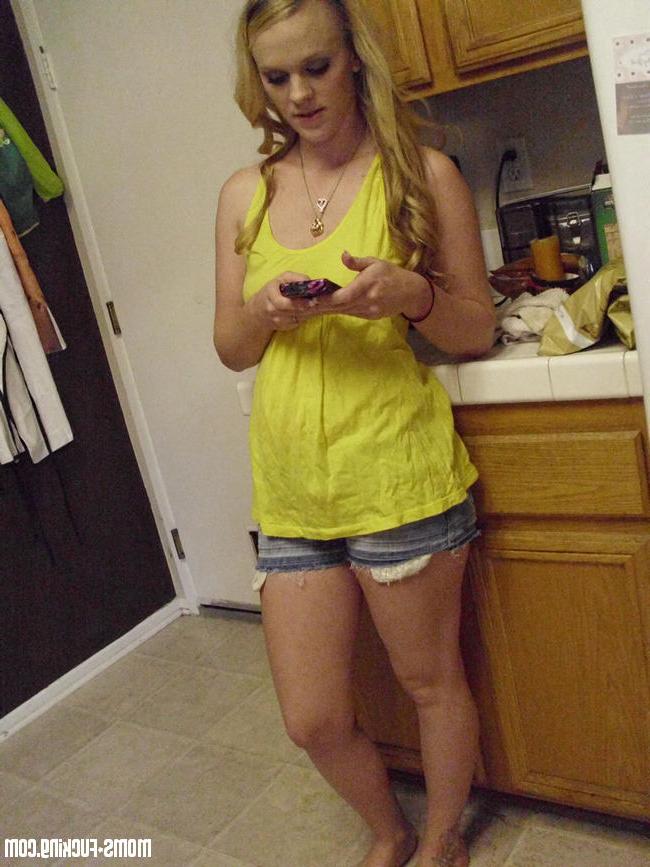 6P Blonde ex girlfriends show tits and ass for the camera gallery 5