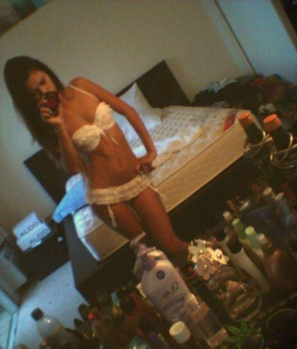 16P Self shot gfs are posing for cell phone camera gallery 10