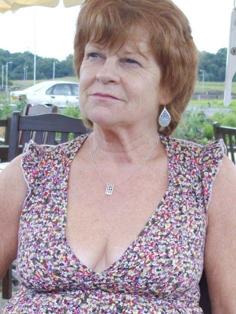 16P hang boobs