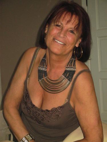 16P hang boobs