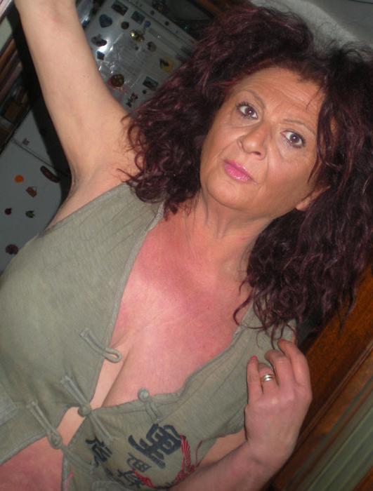 16P hang boobs