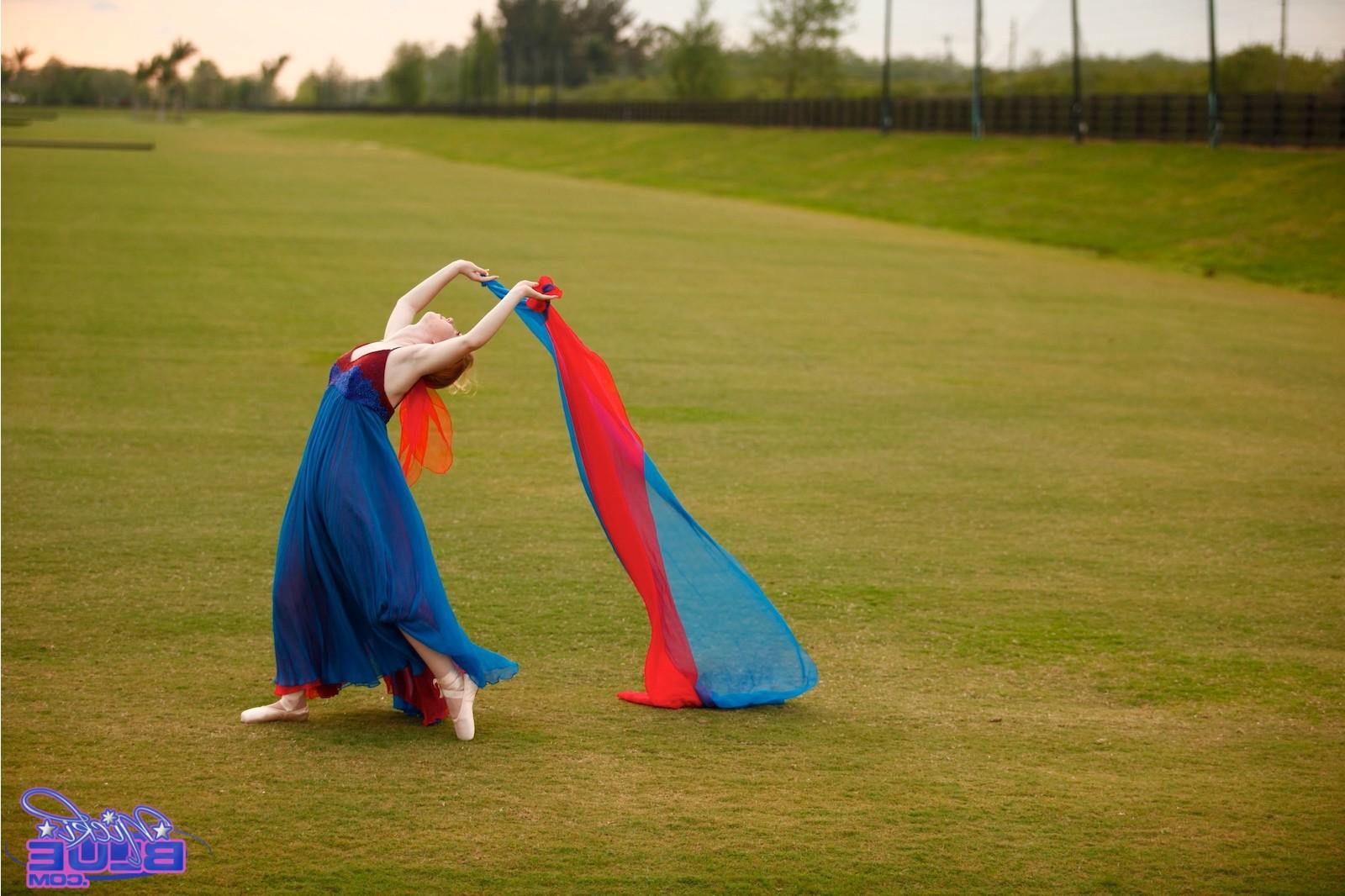 15P I am doing ballet in the grass. In These photos you get to see