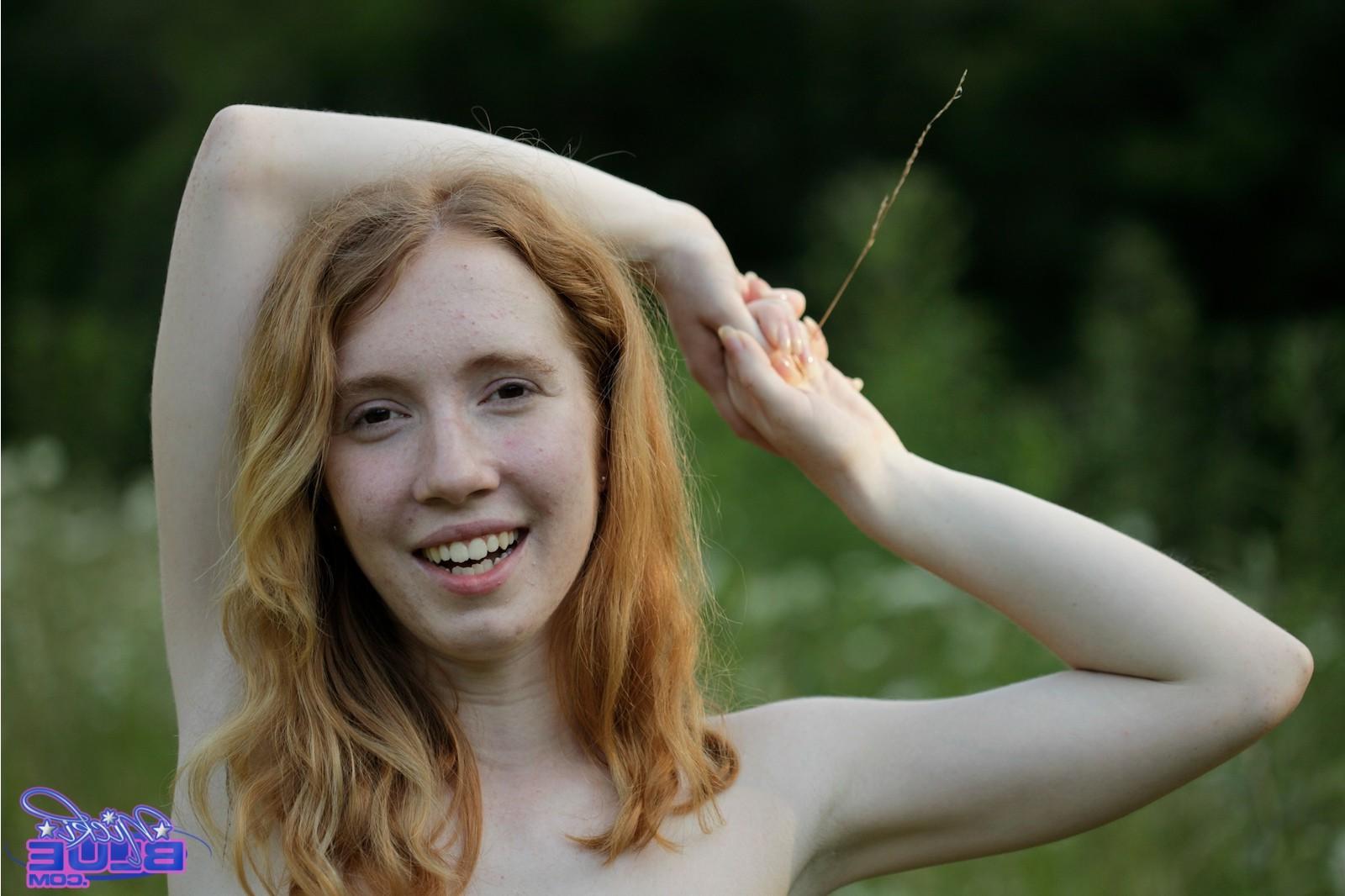 15P I am modeling in the Grass here. Naked of course and No cloths