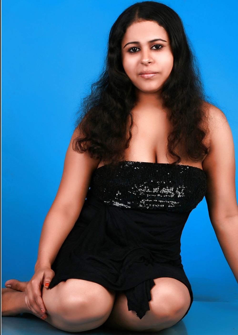 25P Hot Indian Girls 