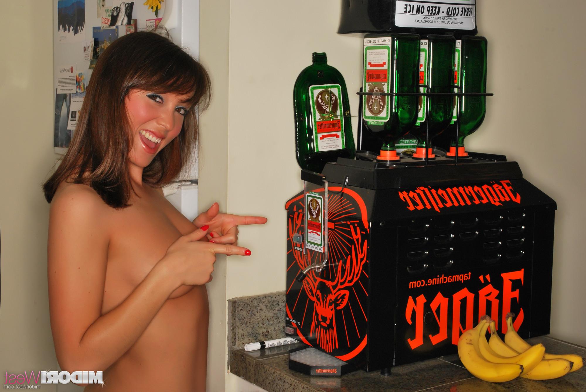 16P Midori West mit Jägermeister-Schussmaschine