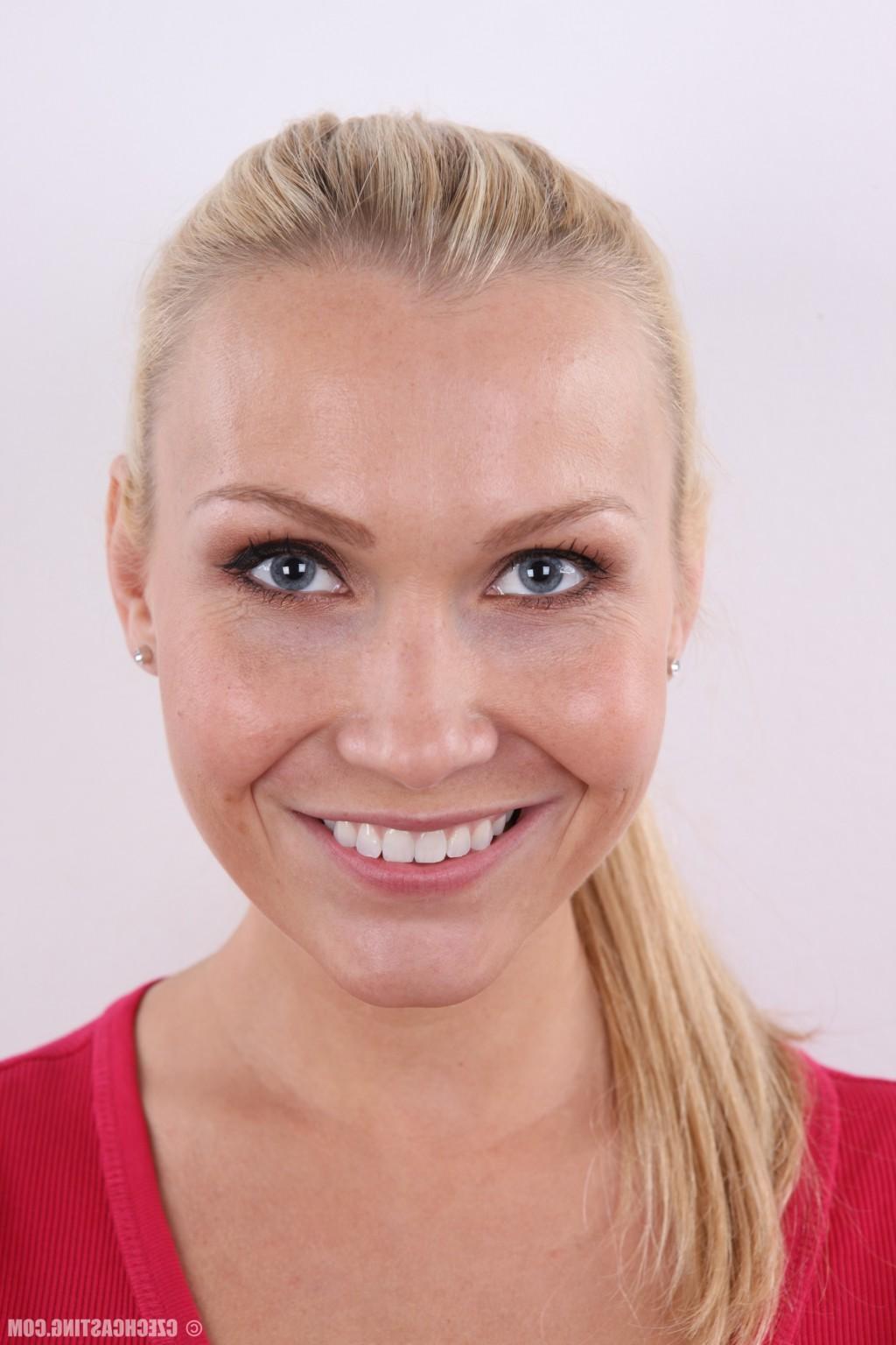 16P Czech Casting Michaela 2725