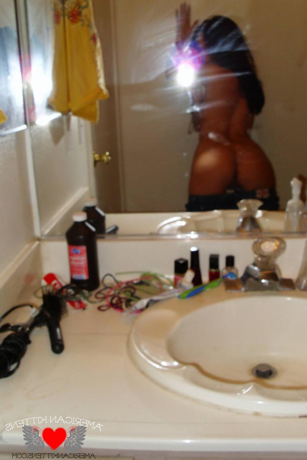 18P Cydella Jimenez Self Shot