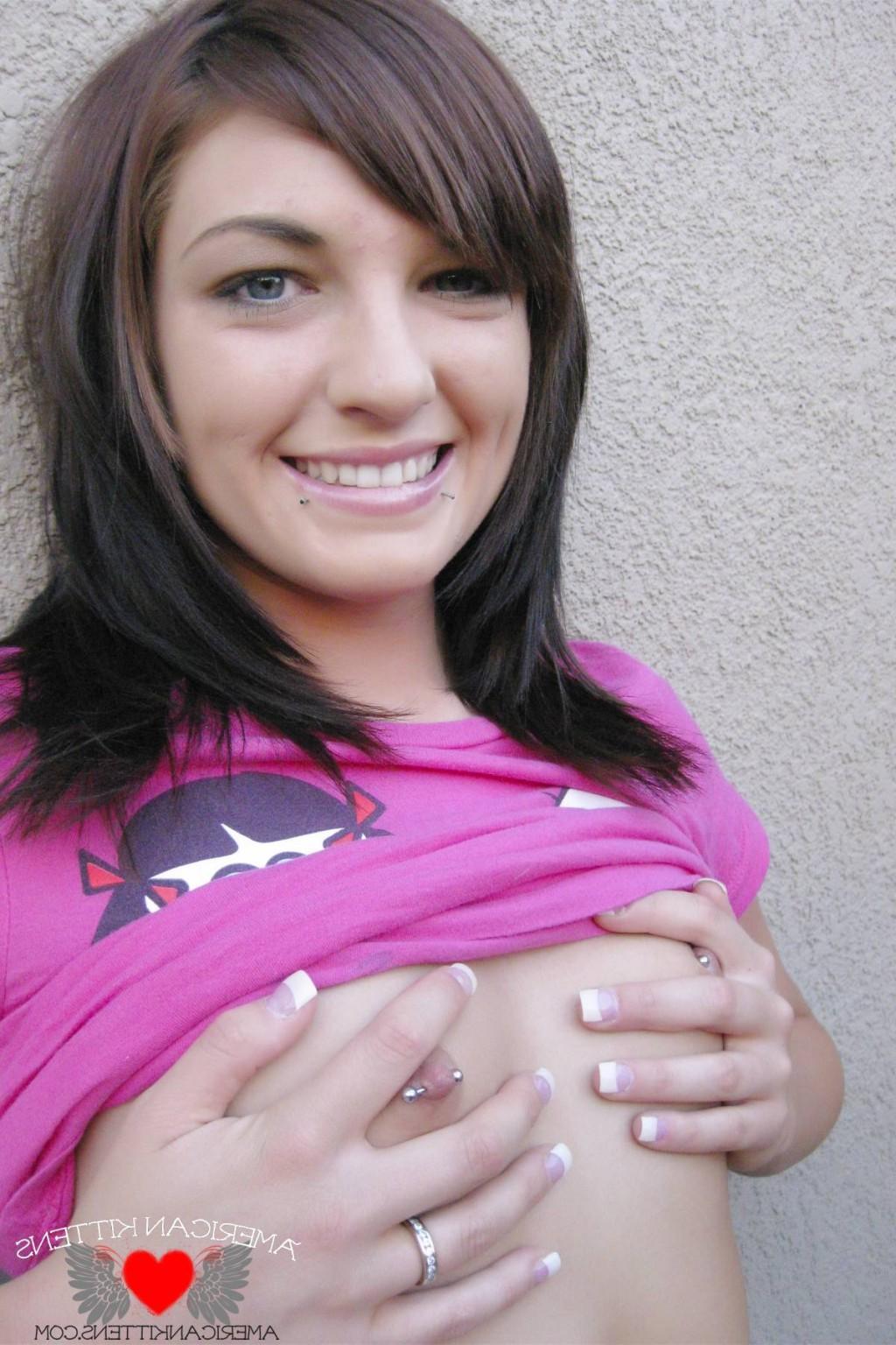 18P alexismonroe shows off her pussy