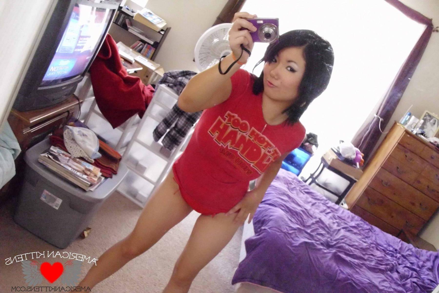 18P Chiyoko Self shot