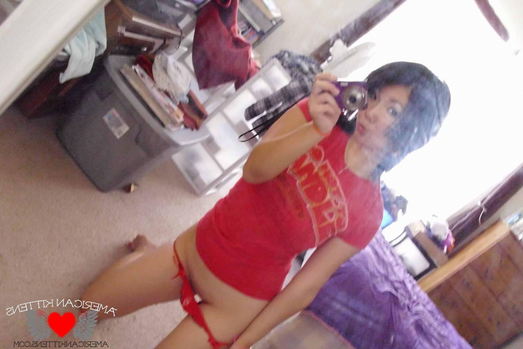 18P Chiyoko Self shot