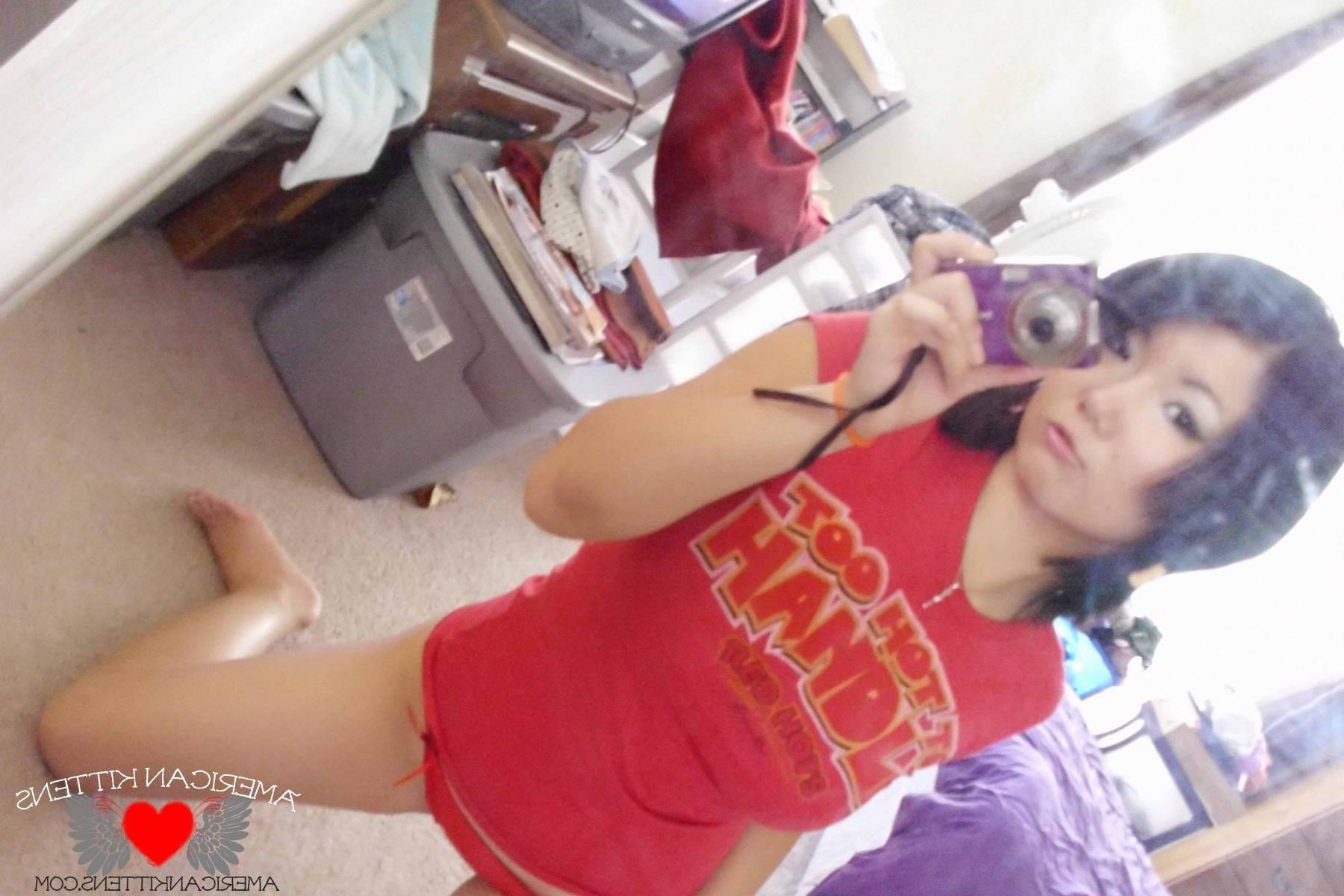 18P Chiyoko Self shot