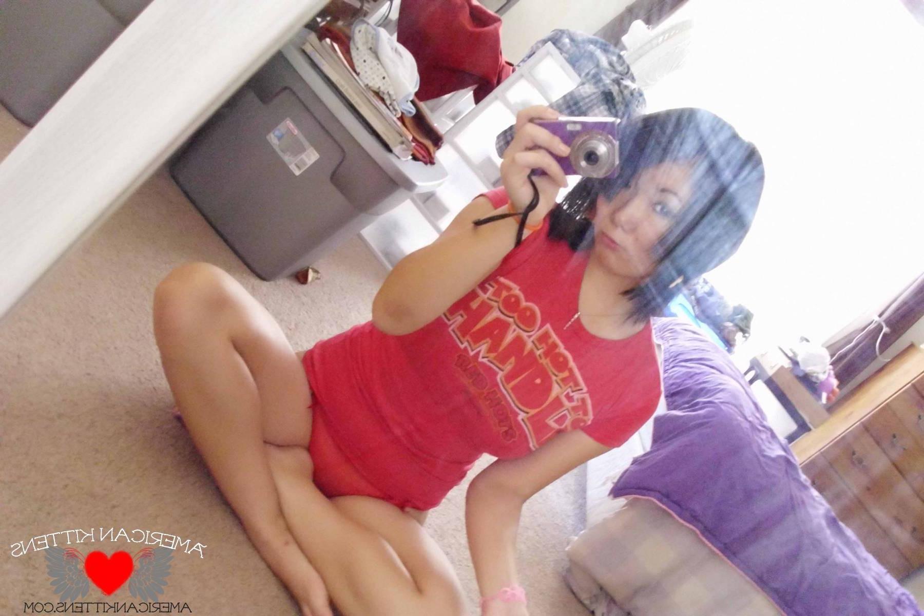 18P Chiyoko Self shot