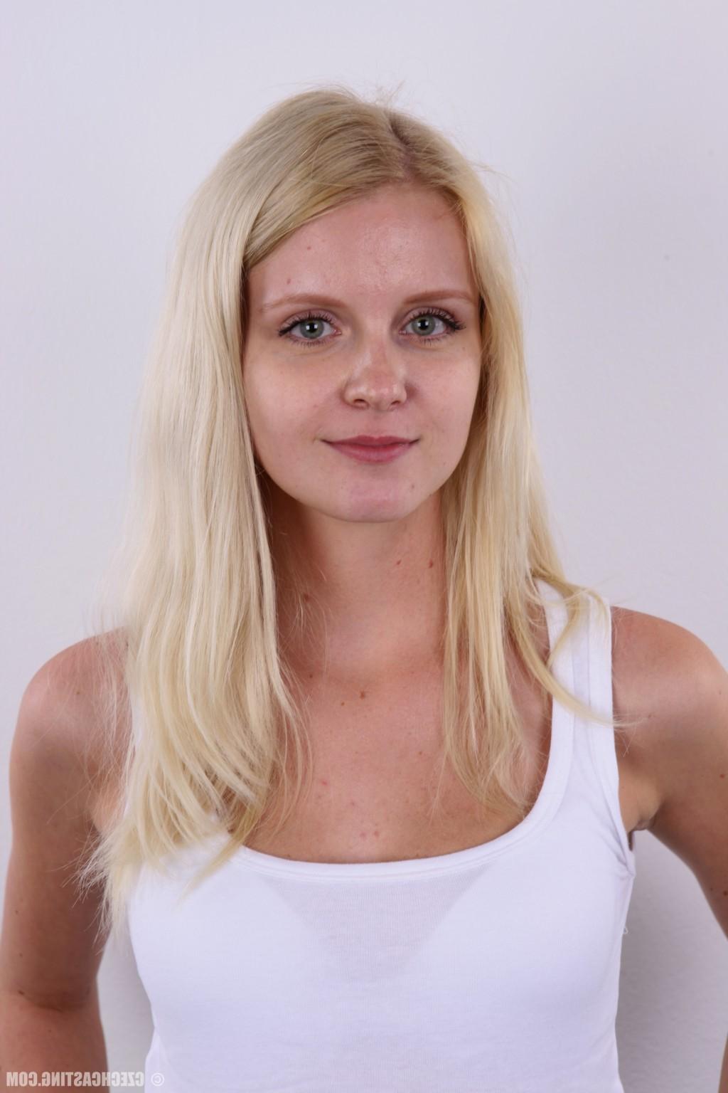 16P Czech Casting Aneta 2700