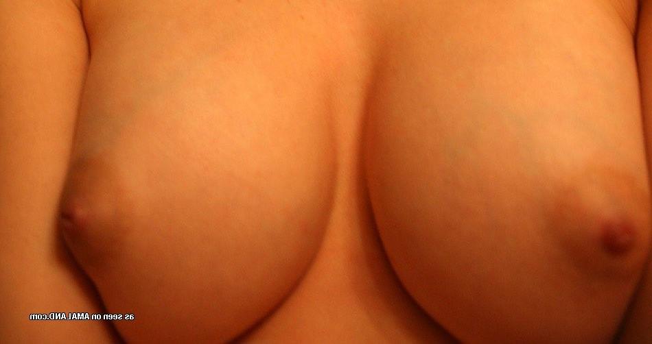 15P Amateur 18 year old GF spreading and masturbating