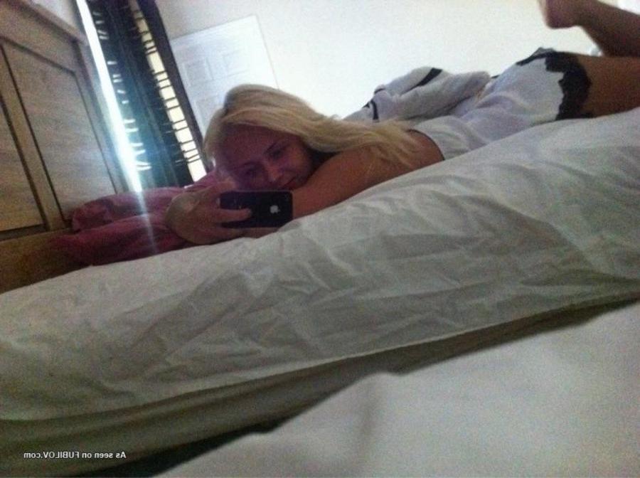 9P Leaked cellphone pics from sexy ex girlfriend