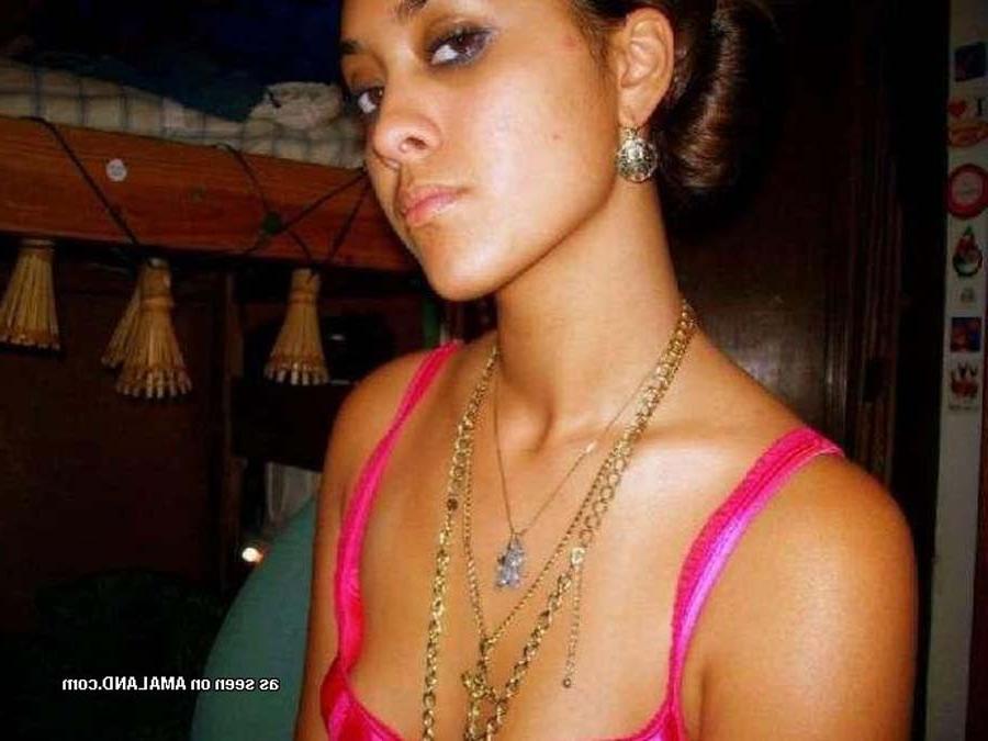 12P Picture gallery of a steamy hot tanned Spanish girlfriend