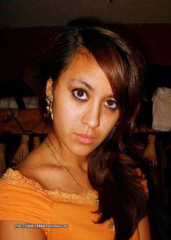 12P Picture gallery of a steamy hot tanned Spanish girlfriend