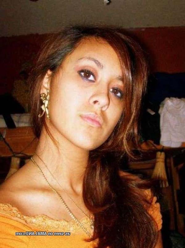 12P Picture gallery of a steamy hot tanned Spanish girlfriend
