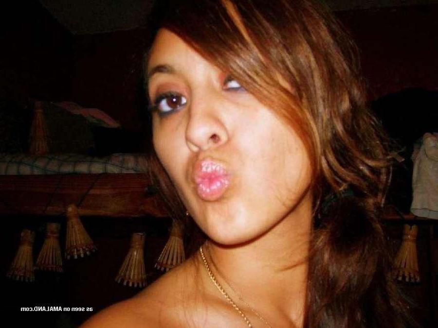 12P Picture gallery of a steamy hot tanned Spanish girlfriend