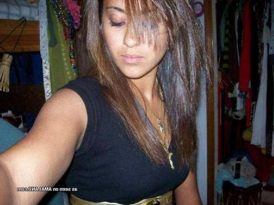 12P Picture gallery of a steamy hot tanned Spanish girlfriend