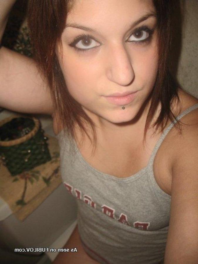 9P Horny redhead chick flashes her perky breasts on cam