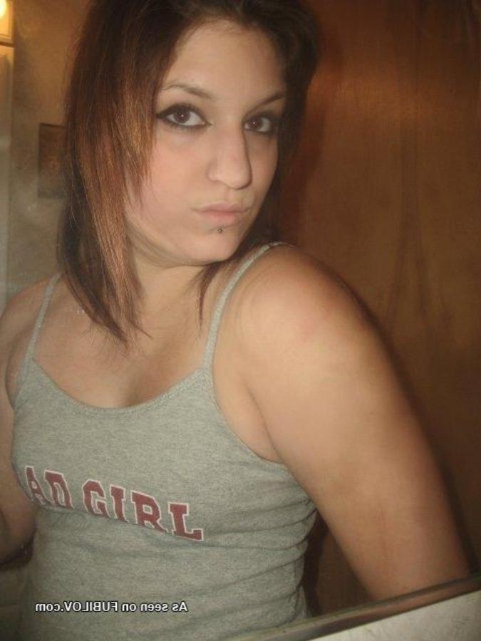 9P Horny redhead chick flashes her perky breasts on cam