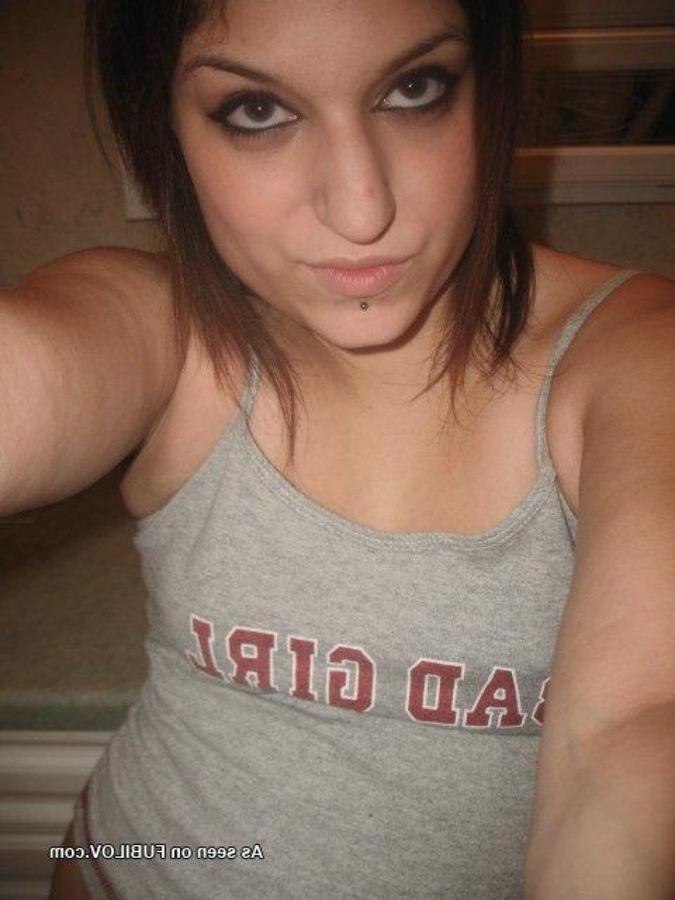 9P Horny redhead chick flashes her perky breasts on cam