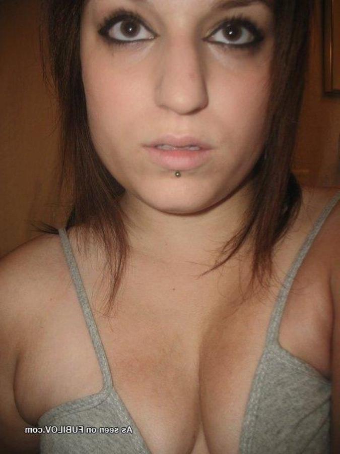 9P Horny redhead chick flashes her perky breasts on cam
