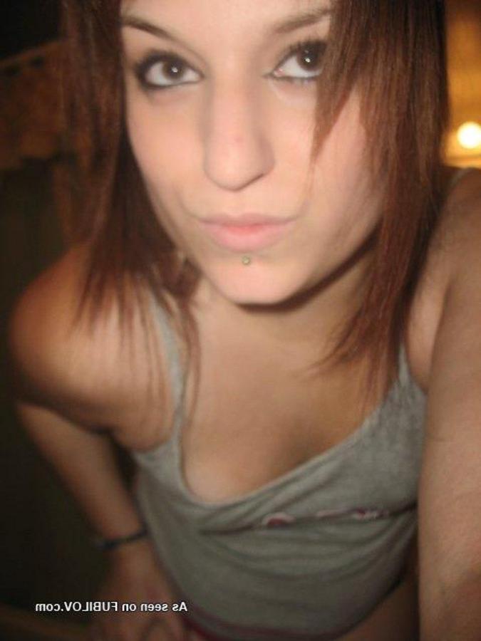 9P Horny redhead chick flashes her perky breasts on cam