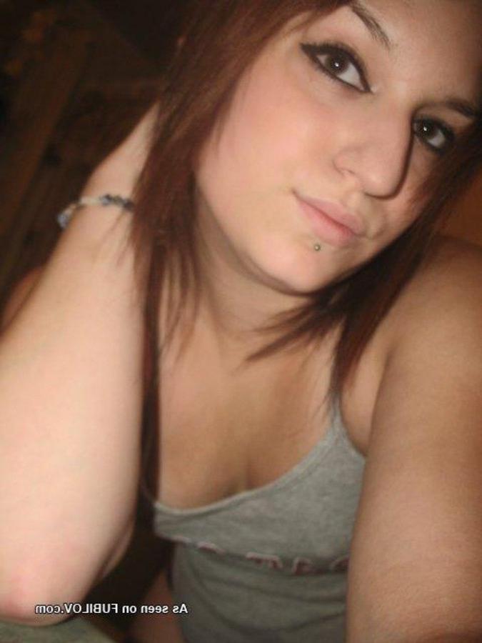 9P Horny redhead chick flashes her perky breasts on cam