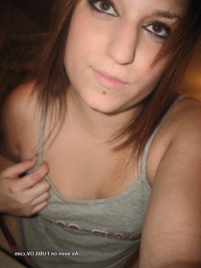 9P Horny redhead chick flashes her perky breasts on cam