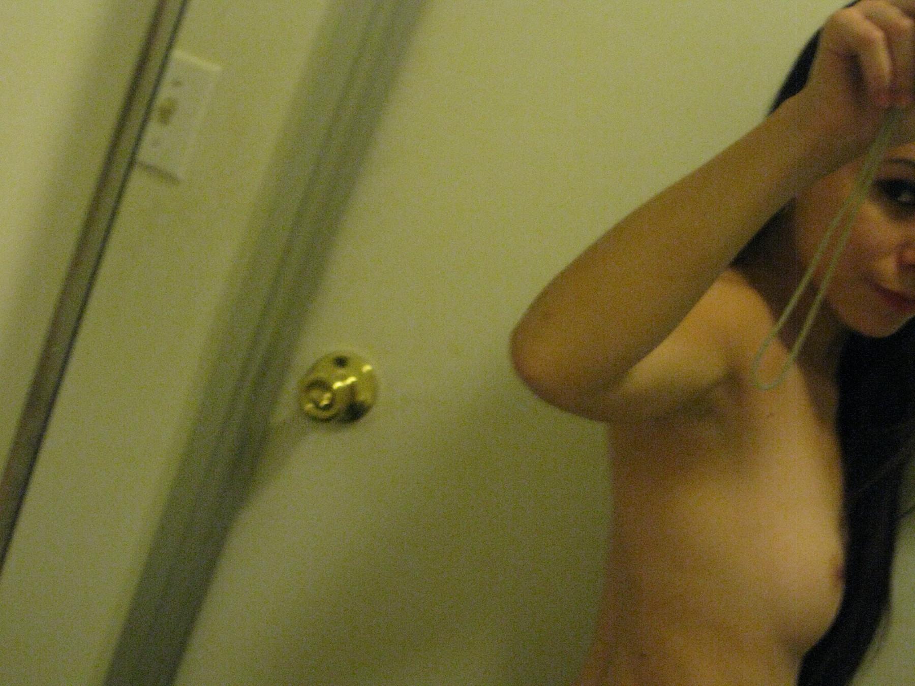 18P Jasmine Lee self pics sent to her boyfriend who shared them with me