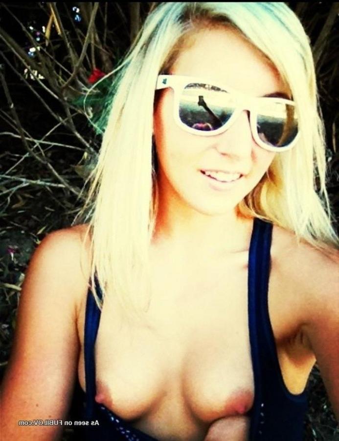 9P Flaming hot sexy amateur babe's cellphone pics