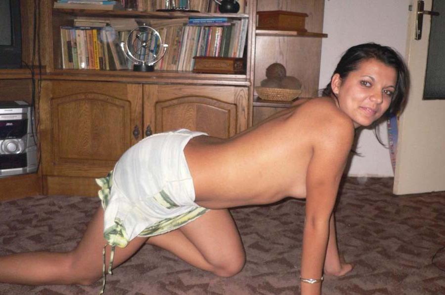 12P Photo set of a Spanish senorita posing sexy
