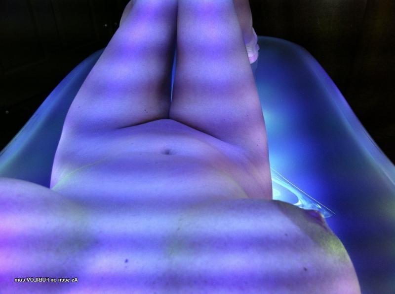 10P Ex Girlfriend masturbating in tanning bed