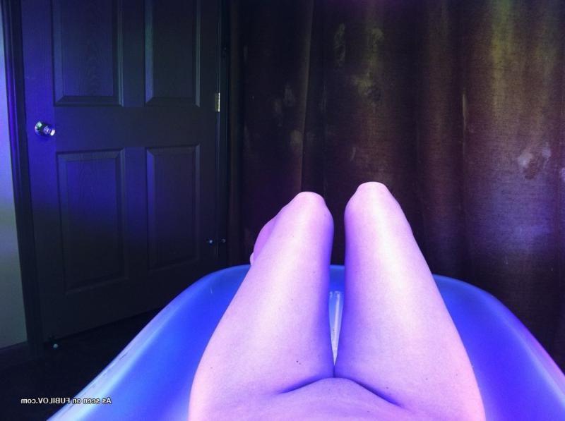 10P Ex Girlfriend masturbating in tanning bed