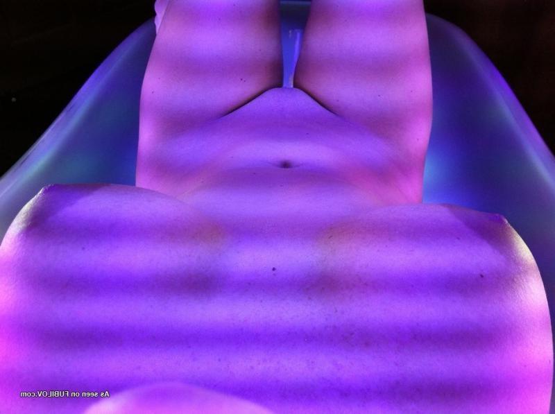 10P Ex Girlfriend masturbating in tanning bed
