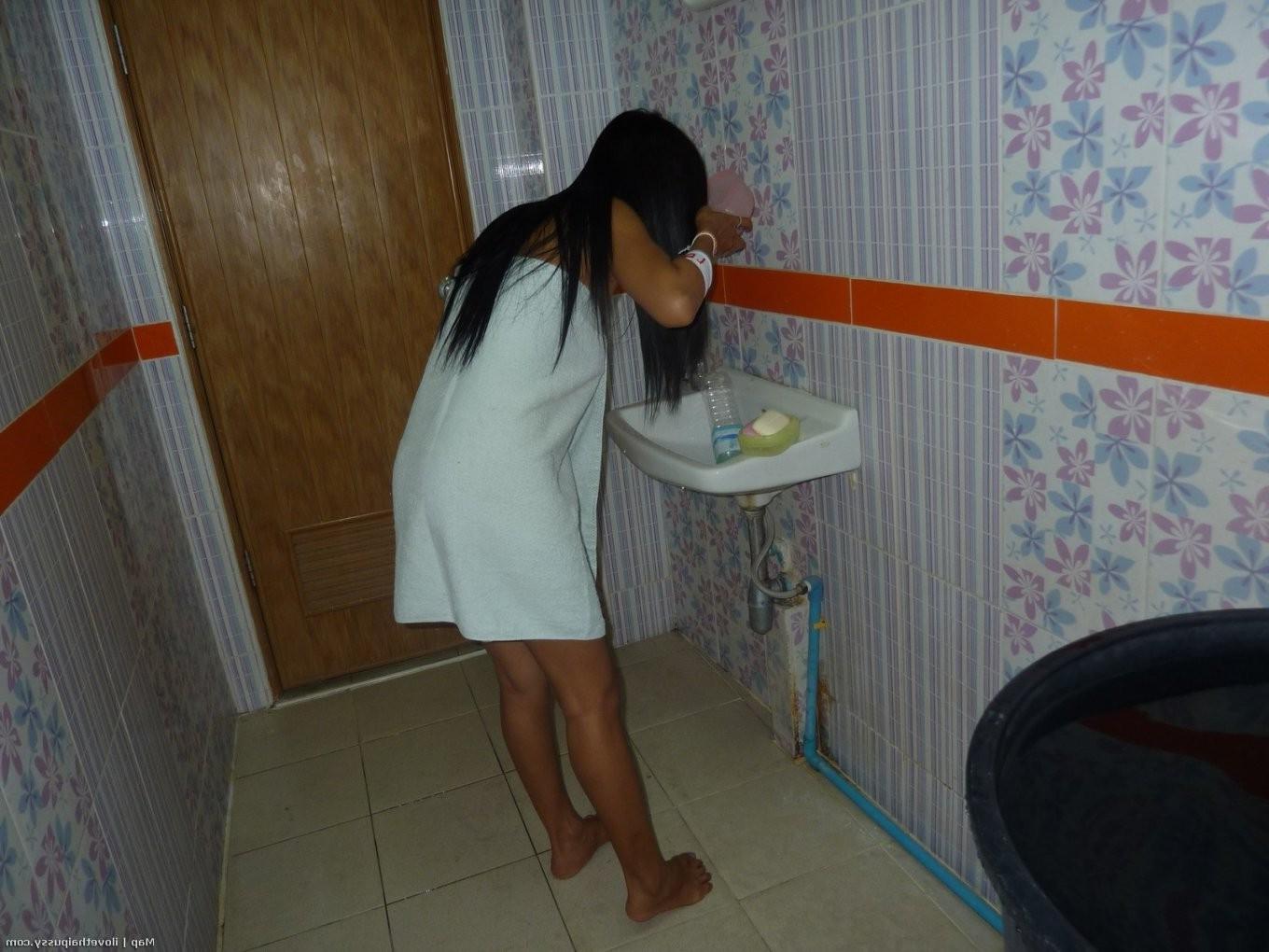 15P Mother Fucking Hot Thai hooker bareback fucked by a crazy sex tourist