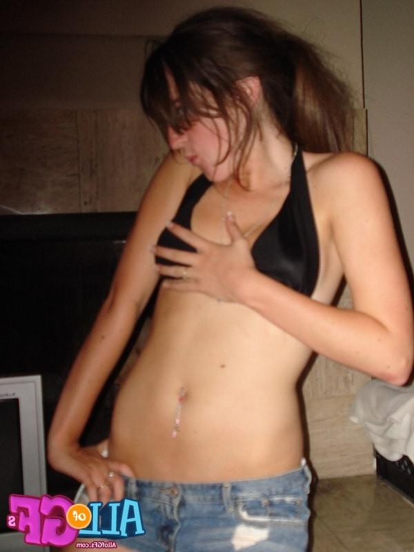 12P Pretty girlfriend was caught naked